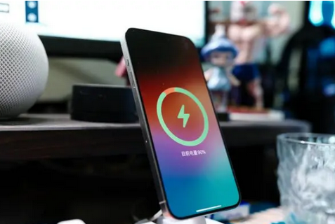 错那苹果15换屏服务分享用什么充电器给iPhone15充电更好 